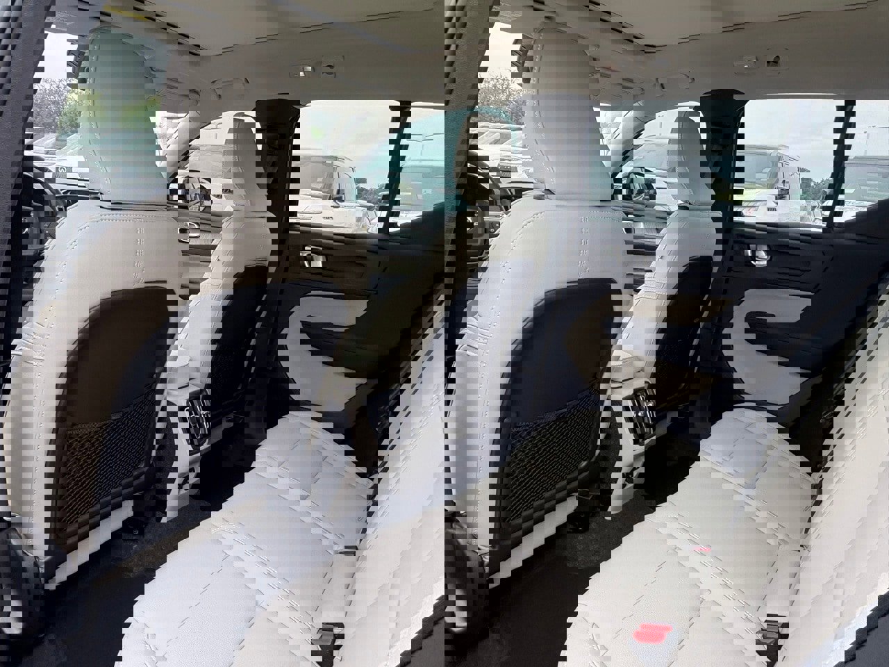 New 2026 Volvo XC40 B5 Plus w/ Protection Package Premier image 23