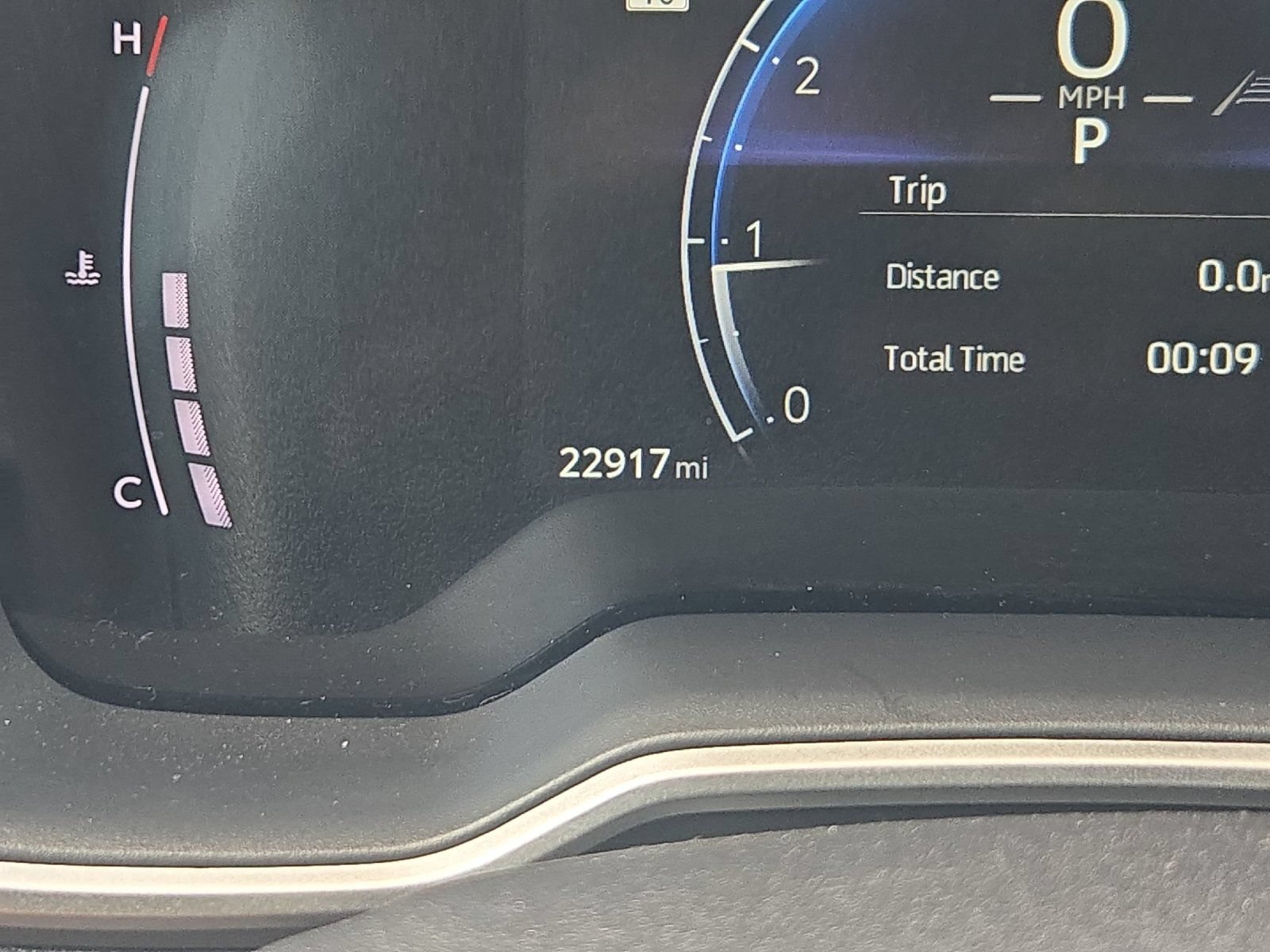 Certified 2025 Toyota Corolla Cross XLE FWD image 24