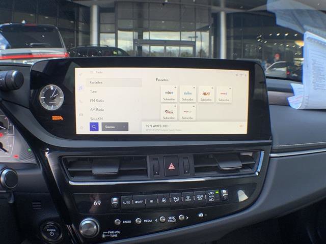 Certified 2025 Lexus ES 300h w/ Premium Package image 16