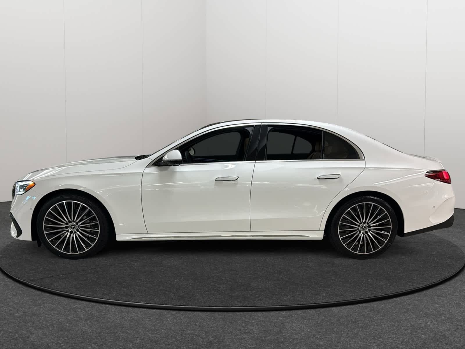 New 2026 Mercedes-Benz E 350 4MATIC Sedan image 3