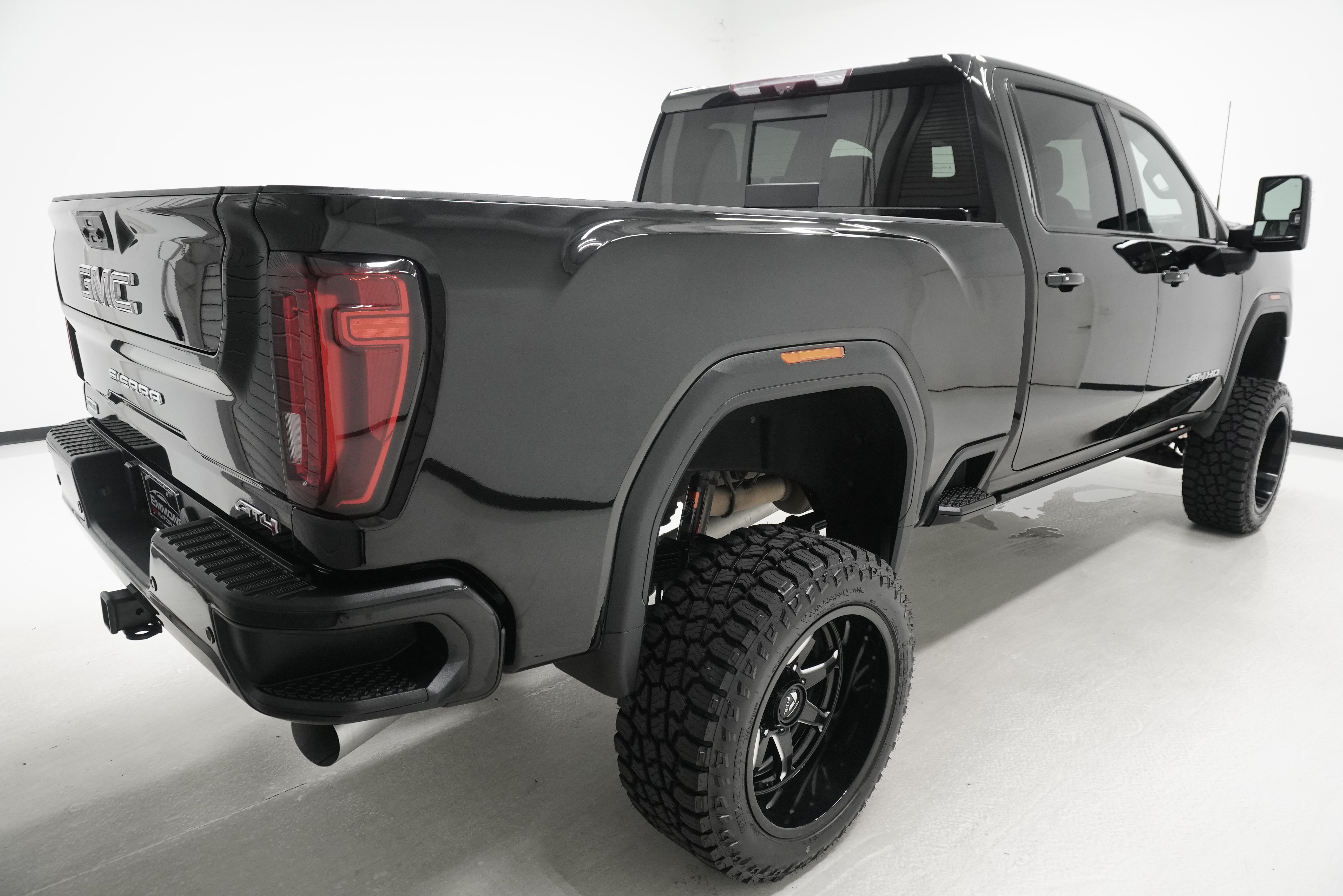 Used 2022 GMC Sierra 2500 AT4 w/ AT4 Premium Plus Package AWD/4WD image 4