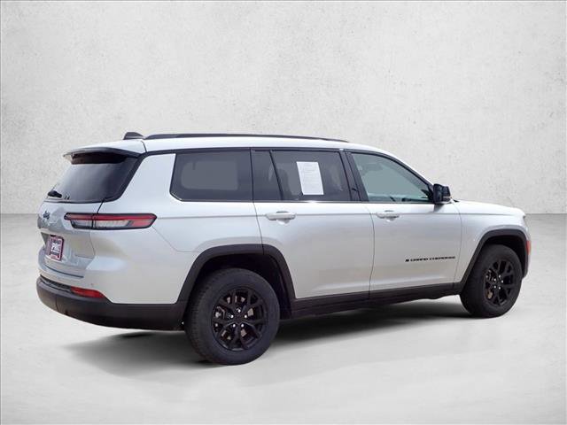 Used 2024 Jeep Grand Cherokee L Laredo image 4