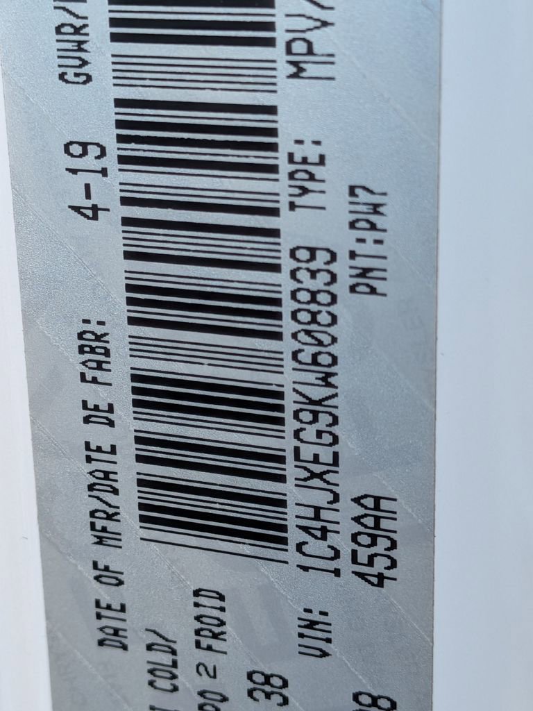 Used 2019 Jeep Wrangler Unlimited Sahara w/ Uconnect 4C Nav & Sound Group image 33