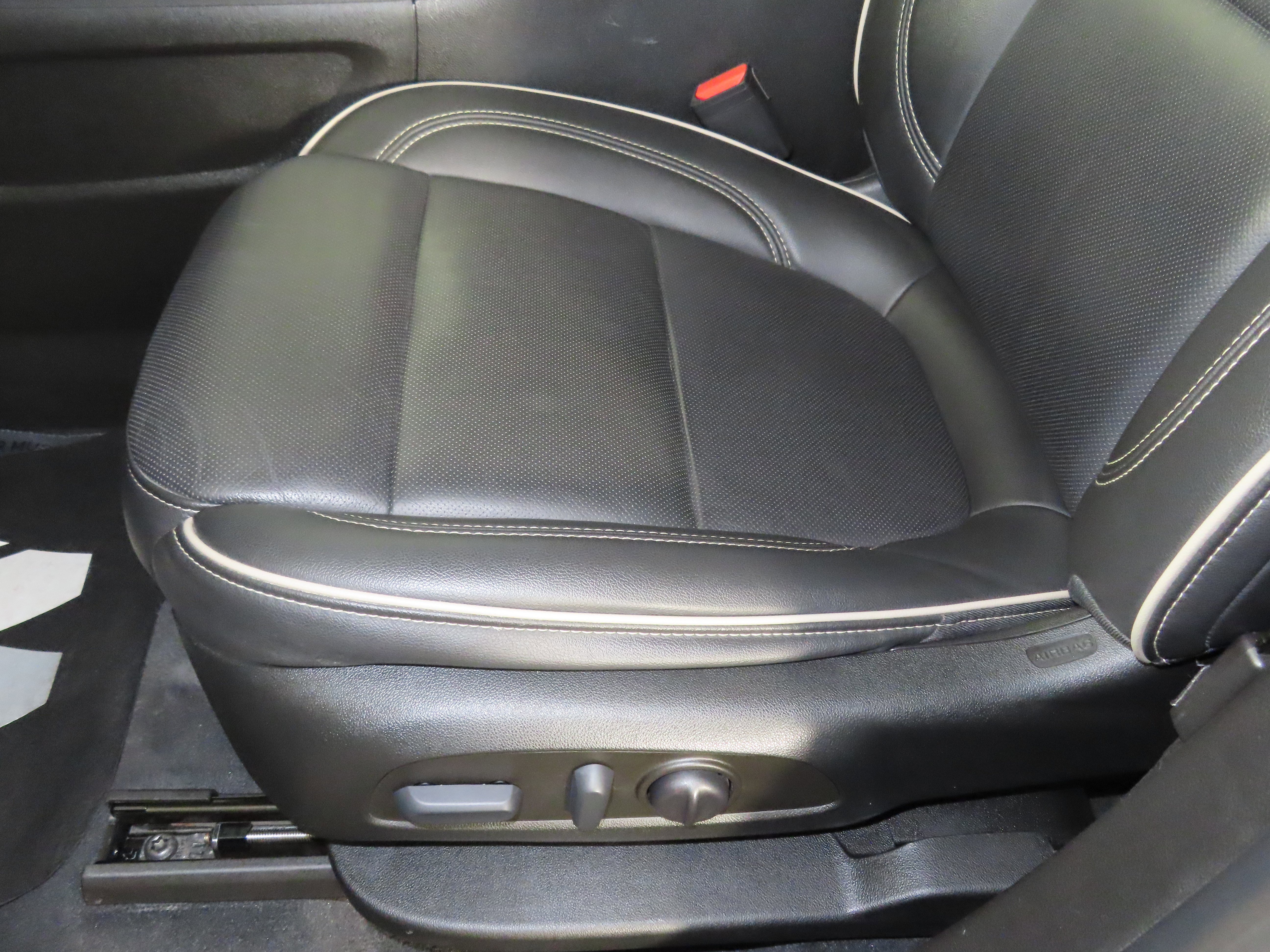 Used 2023 Chevrolet Traverse Premier AWD/4WD image 6