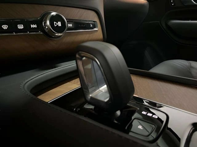 Used 2024 Volvo XC90 T8 Plus w/ Protection Package Premier AWD/4WD image 55