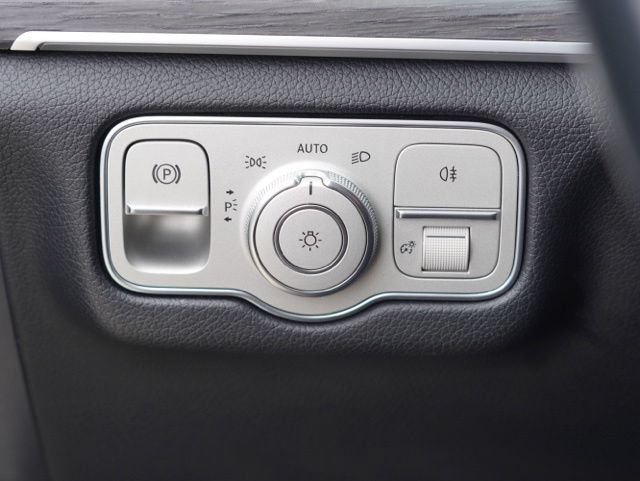 Used 2022 Mercedes-Benz GLE 350 4MATIC w/ Premium Package image 17