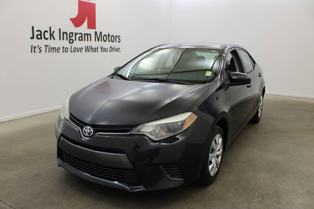 Used 2016 Toyota Corolla LE FWD image 2