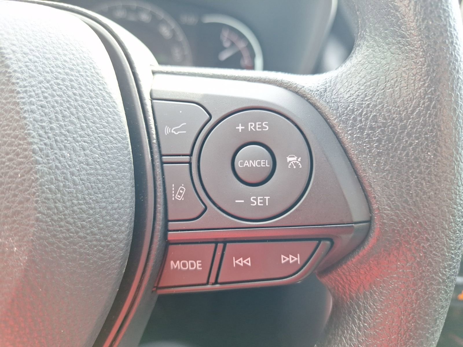 Used 2025 Toyota RAV4 XLE w/ Convenience Package image 20