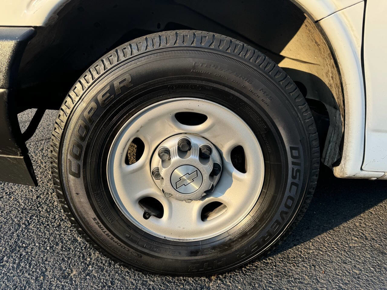 Used 2017 Chevrolet Express 2500 image 18