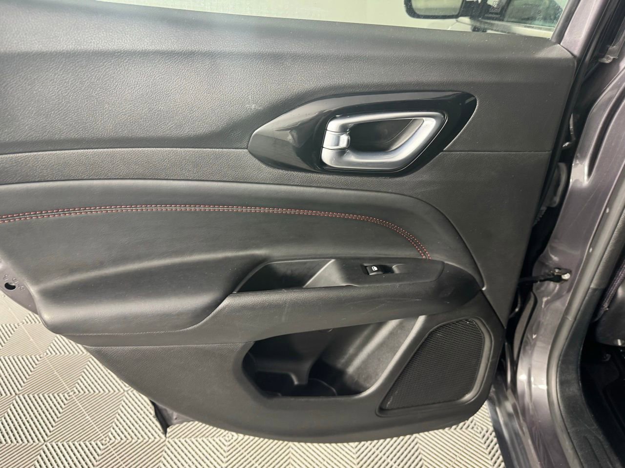 Used 2024 Jeep Compass Trailhawk image 20