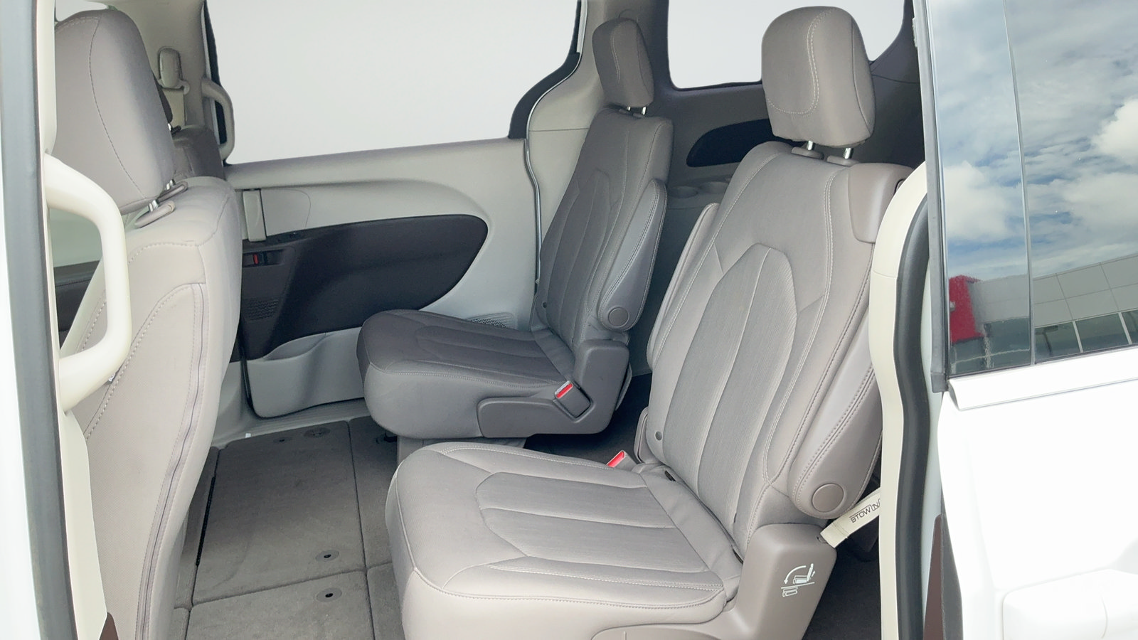 Used 2019 Chrysler Pacifica LX FWD image 38