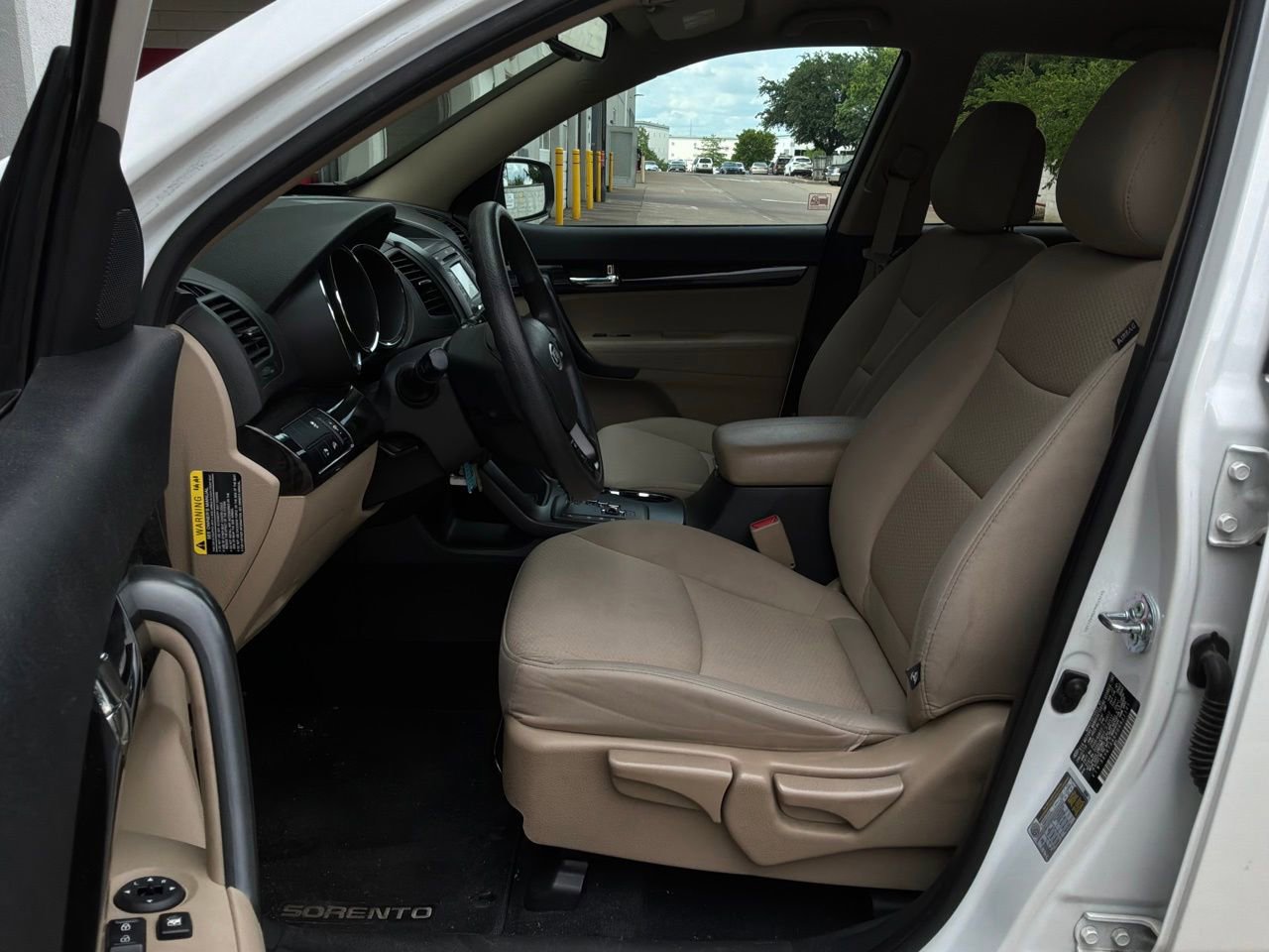 Used 2013 Kia Sorento LX w/ Convenience Pkg FWD image 9