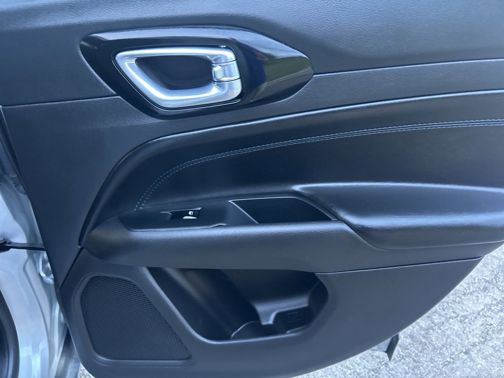 Used 2025 Jeep Compass Latitude w/ Altitude Special Edition image 21