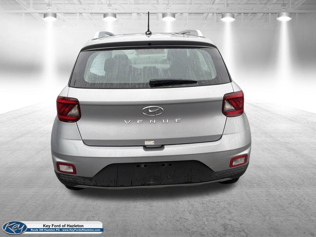 Used 2025 Hyundai Venue SEL FWD image 9
