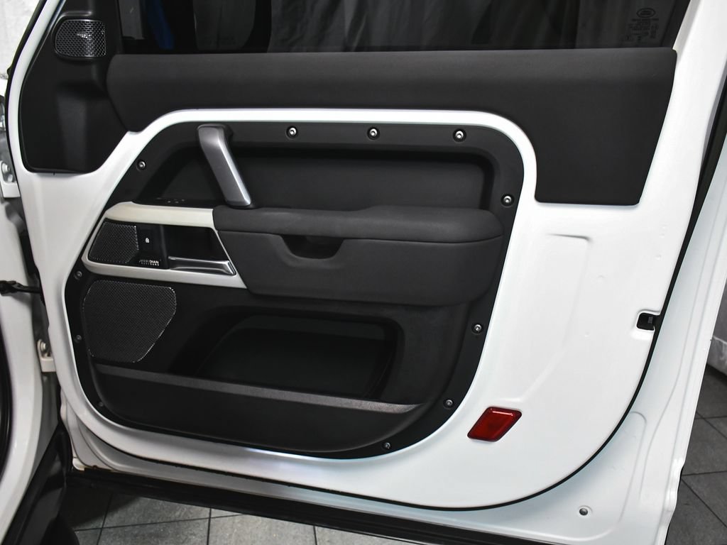 Used 2023 Land Rover Defender 90 X-Dynamic SE AWD/4WD image 13