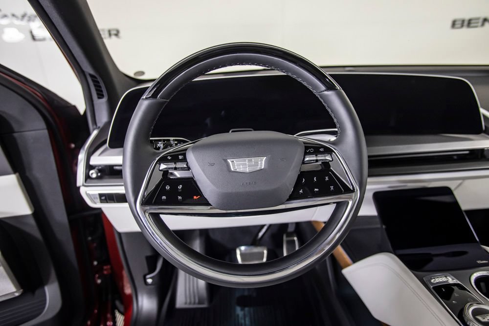 Used 2027 Cadillac Vistiq Sport w/ LPO, Floor Liner Package AWD/4WD image 28