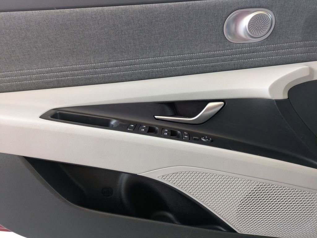 Used 2025 Genesis G70 2.5T RWD image 11