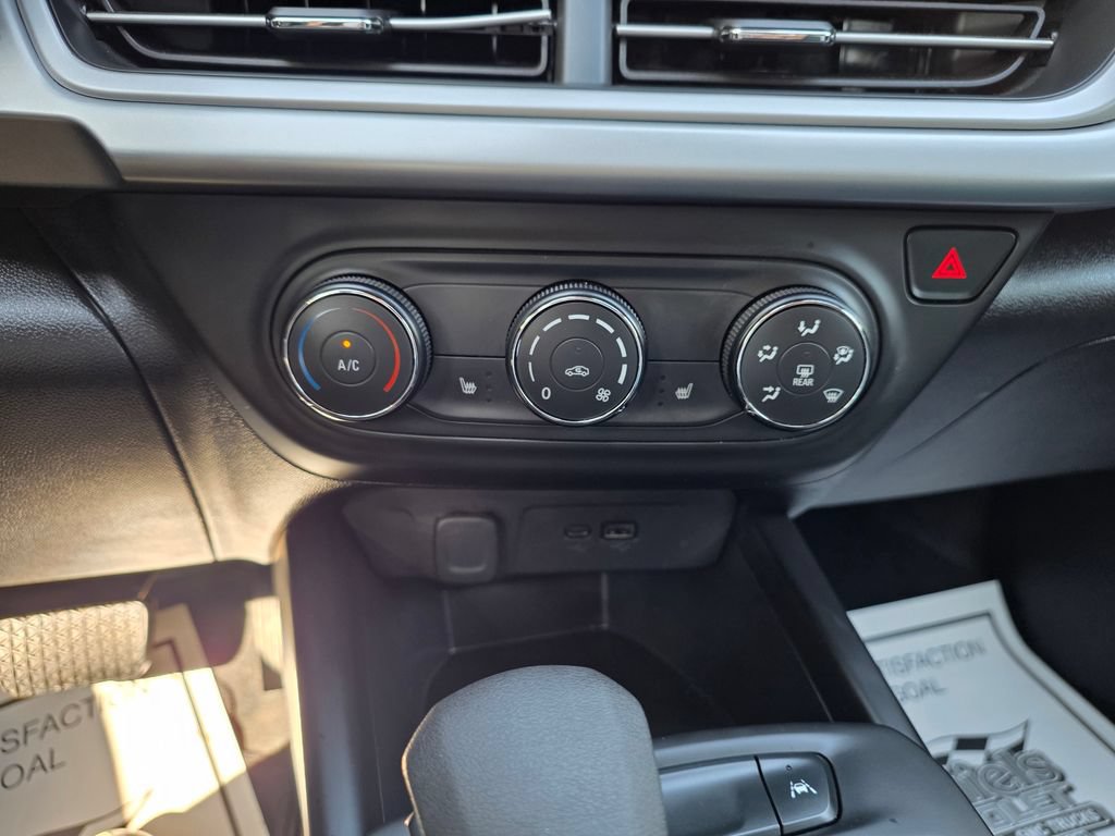 Used 2026 Chevrolet Trax LS w/ LS Convenience Package FWD image 29