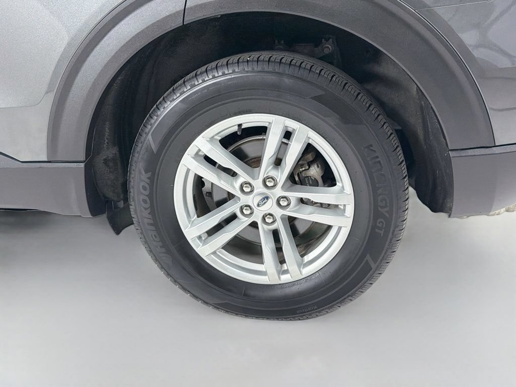 Used 2020 Ford Explorer XLT w/ Equipment Group 202A AWD/4WD image 30