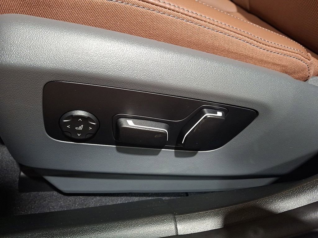 Used 2025 BMW i5 xDrive40 image 11