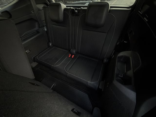 Used 2024 Volkswagen Tiguan SE R-Line FWD image 26