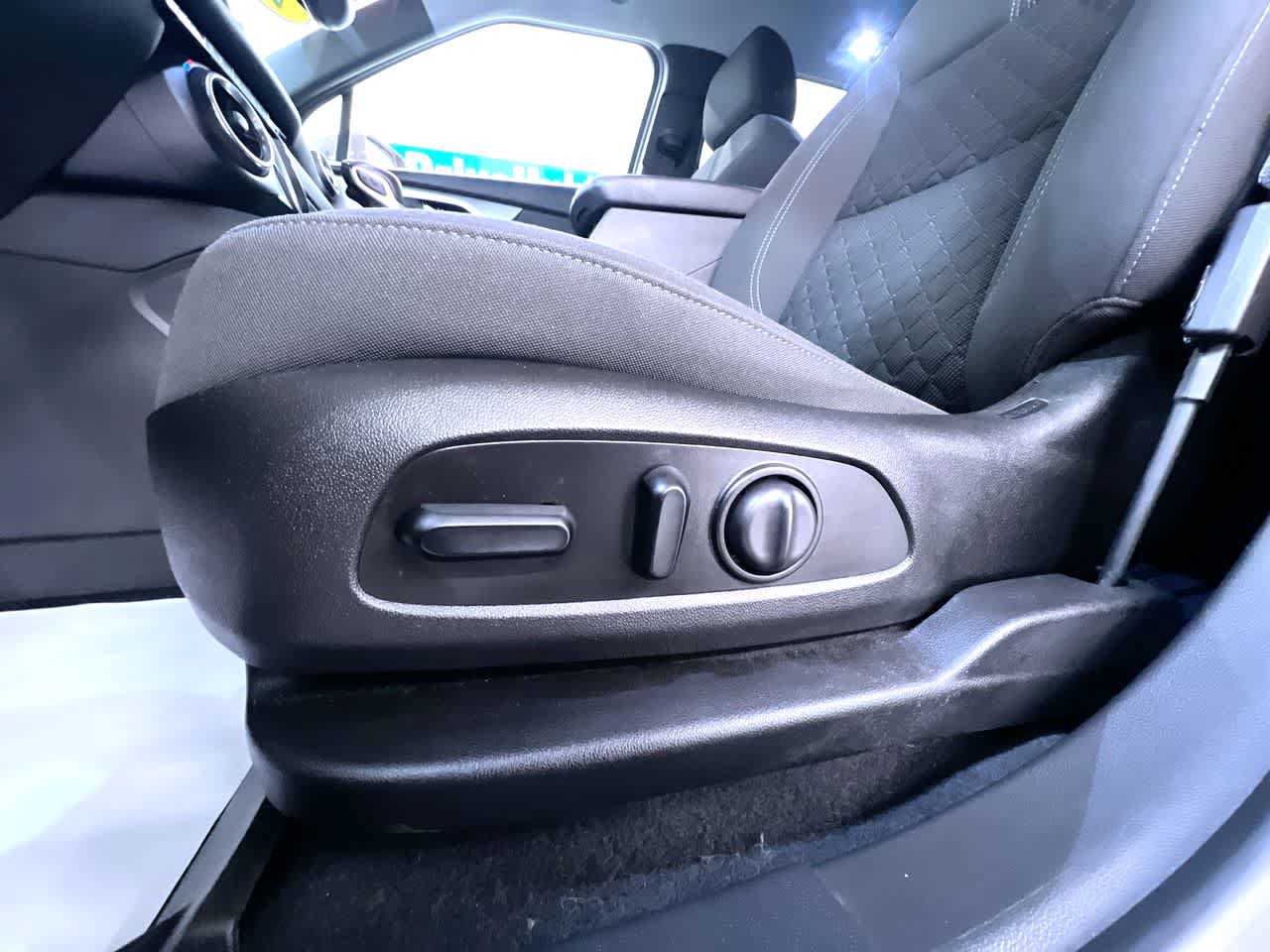Used 2019 Chevrolet Blazer LT FWD image 13