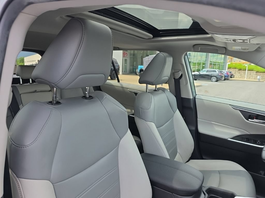 Certified 2021 Toyota RAV4 XLE Premium AWD/4WD image 10