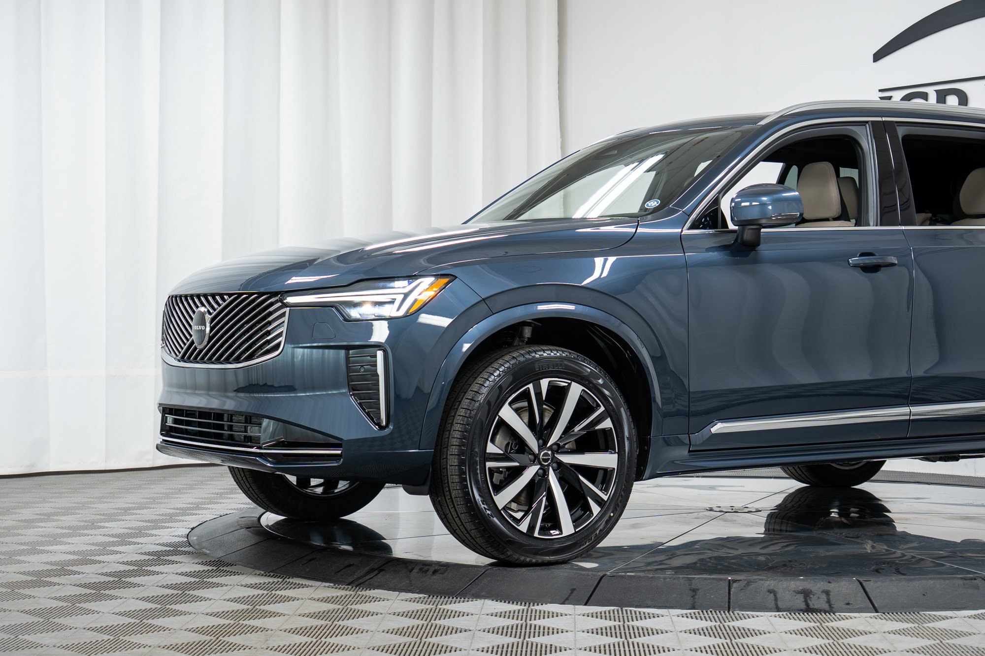 New 2026 Volvo XC90 B6 Core AWD/4WD image 26