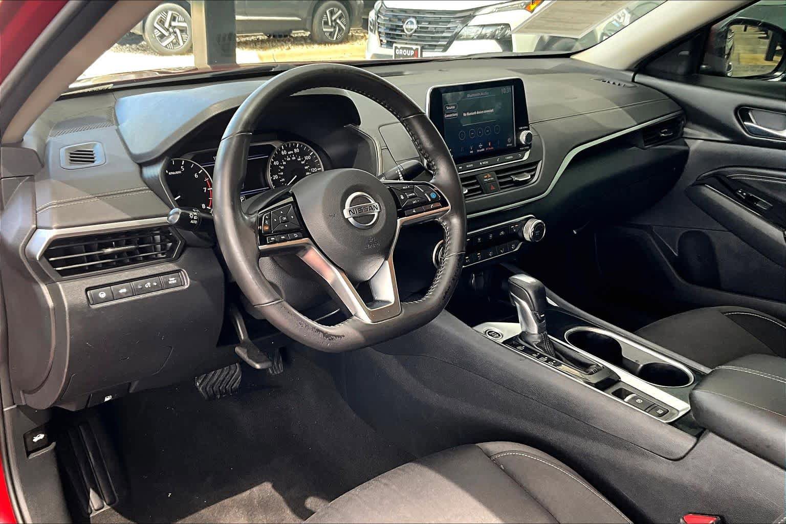 Certified 2022 Nissan Altima 2.5 SV w/ SV Premium Package FWD image 18