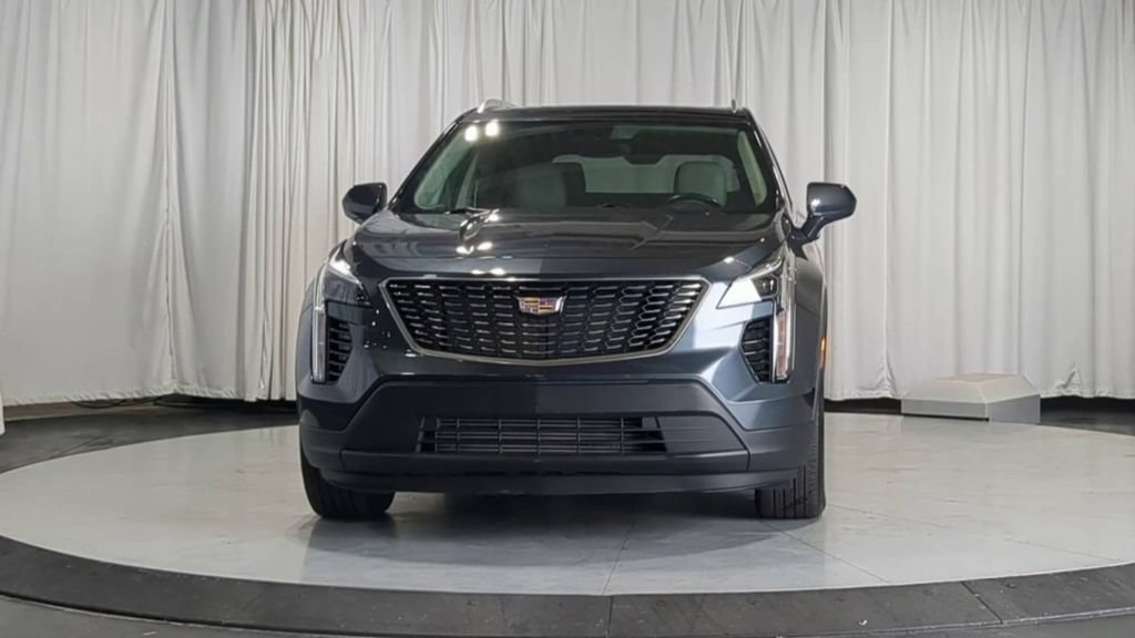 Used 2021 Cadillac XT4 Luxury w/ Cold Weather Package AWD/4WD image 3