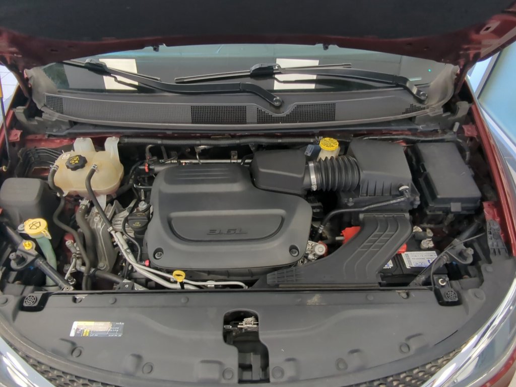 Used 2020 Chrysler Pacifica Touring-L FWD image 32