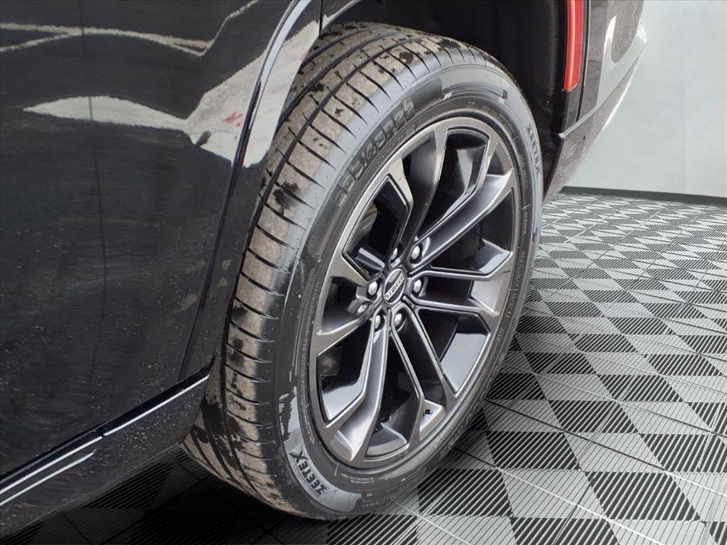 Used 2024 Jeep Grand Wagoneer Series II w/ Quick Order Packagew 28T image 11