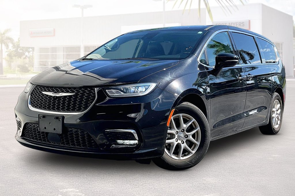 Used 2024 Chrysler Pacifica Touring-L FWD image 27