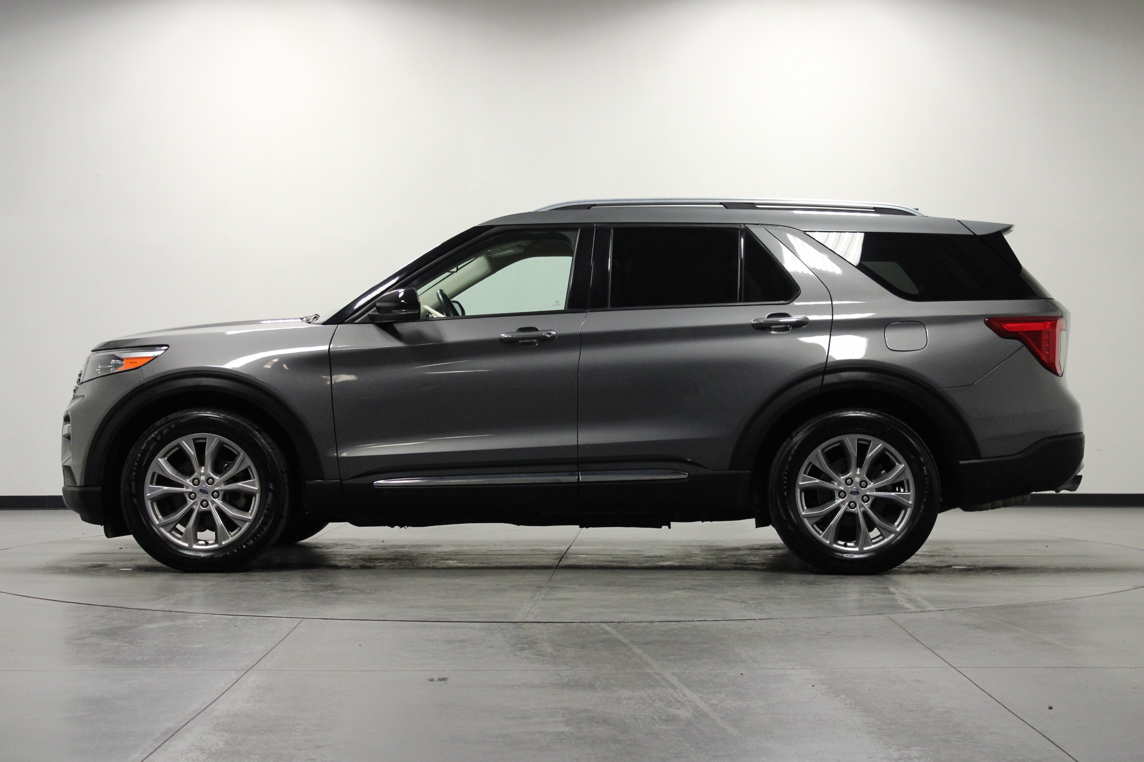 Used 2023 Ford Explorer Limited w/ Equipment Group 301A RWD image 7