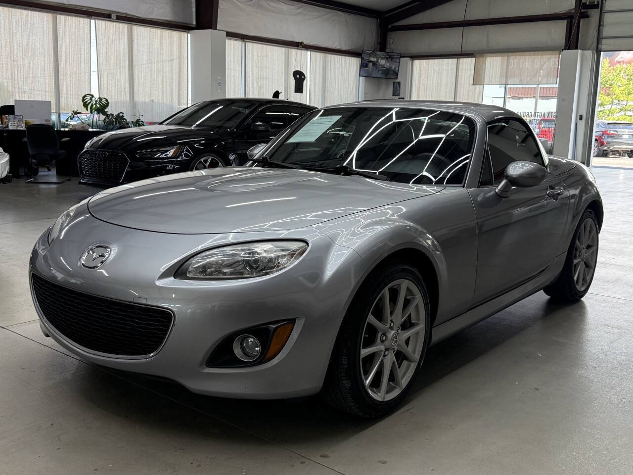 Used 2009 MAZDA MX-5 Miata Grand Touring w/ Premium Pkg RWD image 6