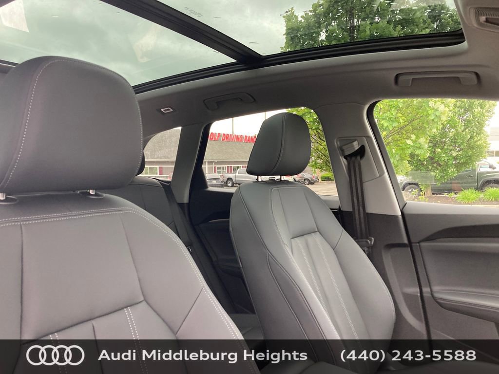 Used 2025 Audi Q5 Premium w/ Convenience Package image 20