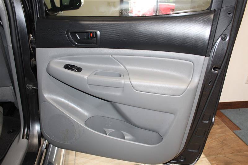 Used 2013 Toyota Tacoma 4x4 Double Cab w/ Limited Pkg image 30