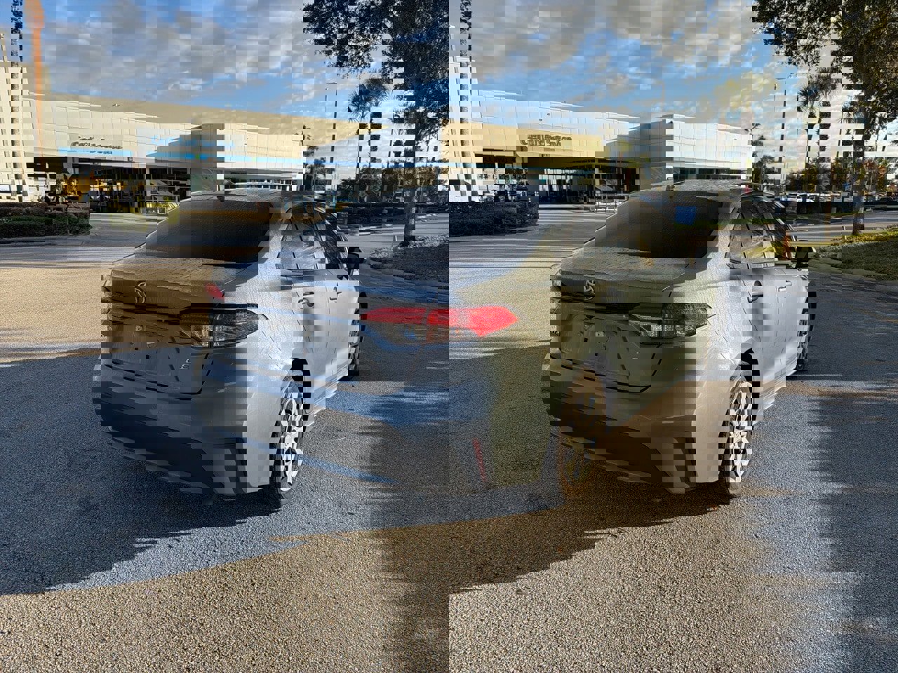 Used 2022 Toyota Corolla LE image 3