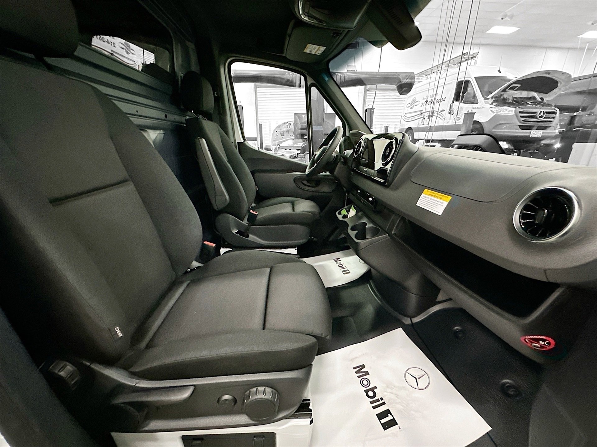 Used 2025 Mercedes-Benz Sprinter 2500 image 26