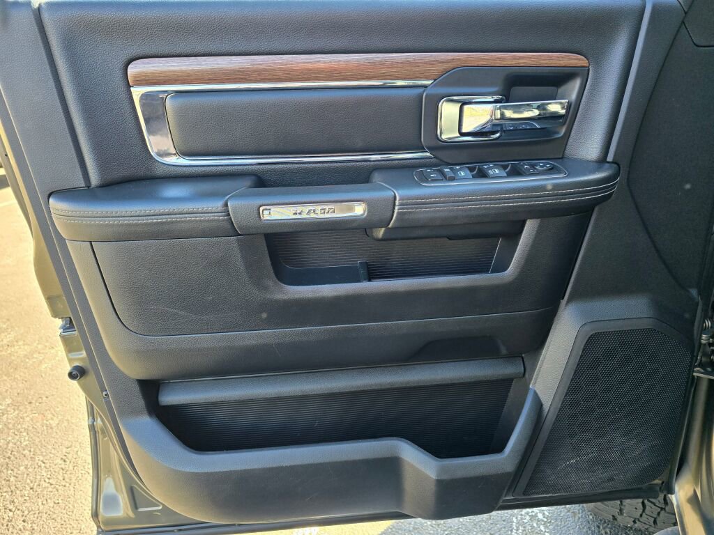 Used 2014 RAM 2500 Laramie w/ Convenience Group image 17