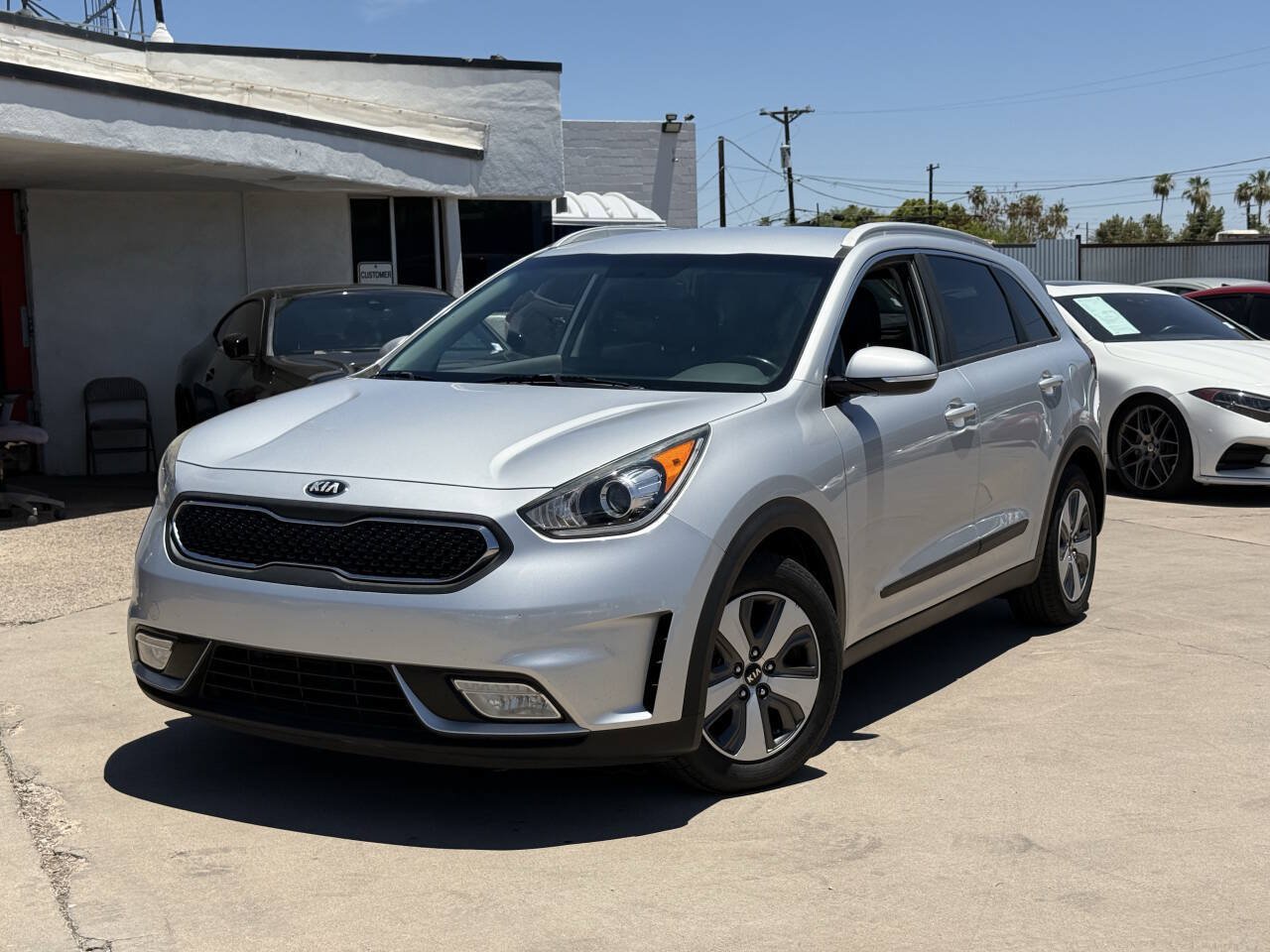 Used 2017 Kia Niro EX FWD image 1