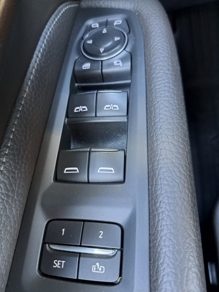 Used 2021 GMC Yukon Denali w/ Denali Premium Package image 17