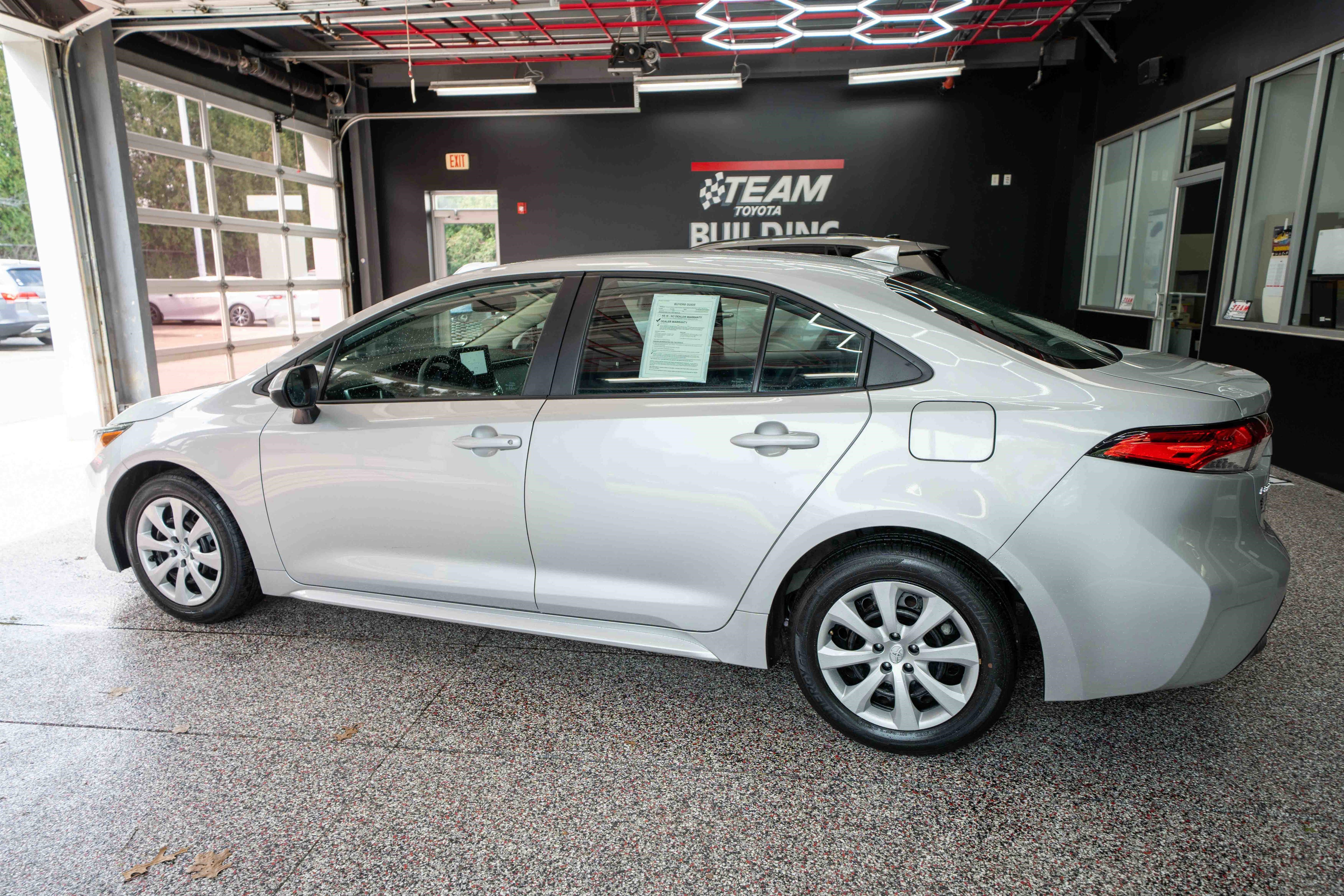 Used 2023 Toyota Corolla LE image 2
