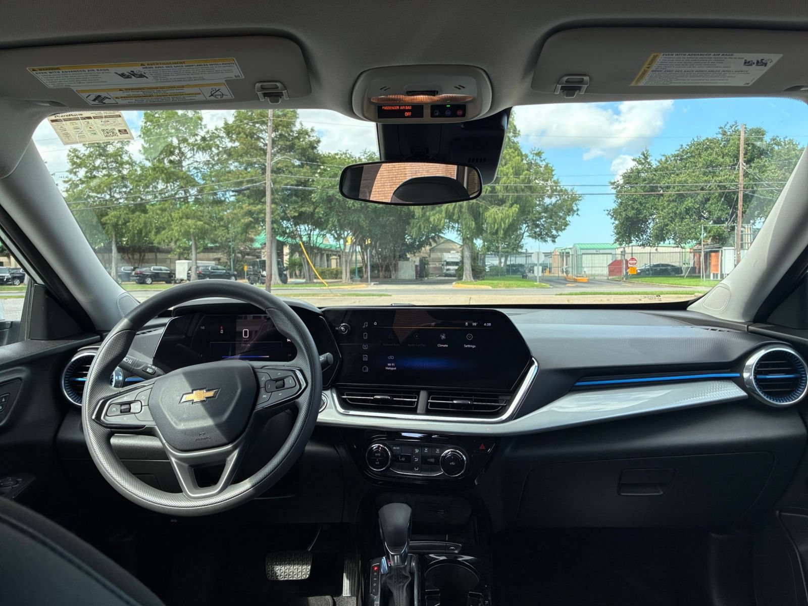 Used 2025 Chevrolet Trax LT FWD image 29