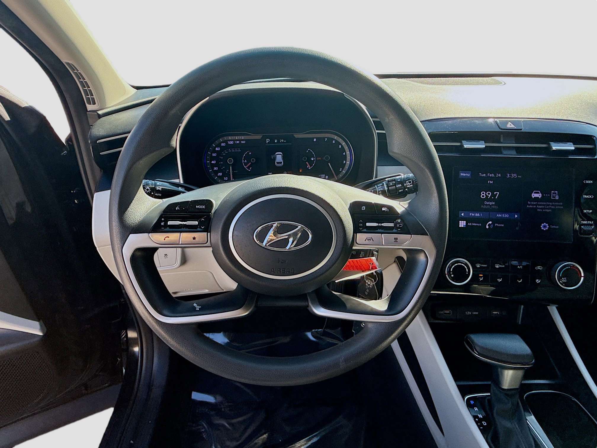 Used 2023 Hyundai Tucson SE image 8