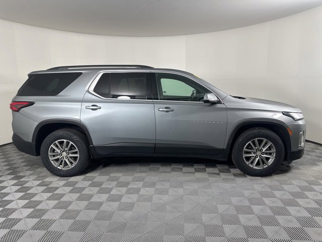Used 2023 Chevrolet Traverse LT w/ Rear Camera Mirror Package image 2