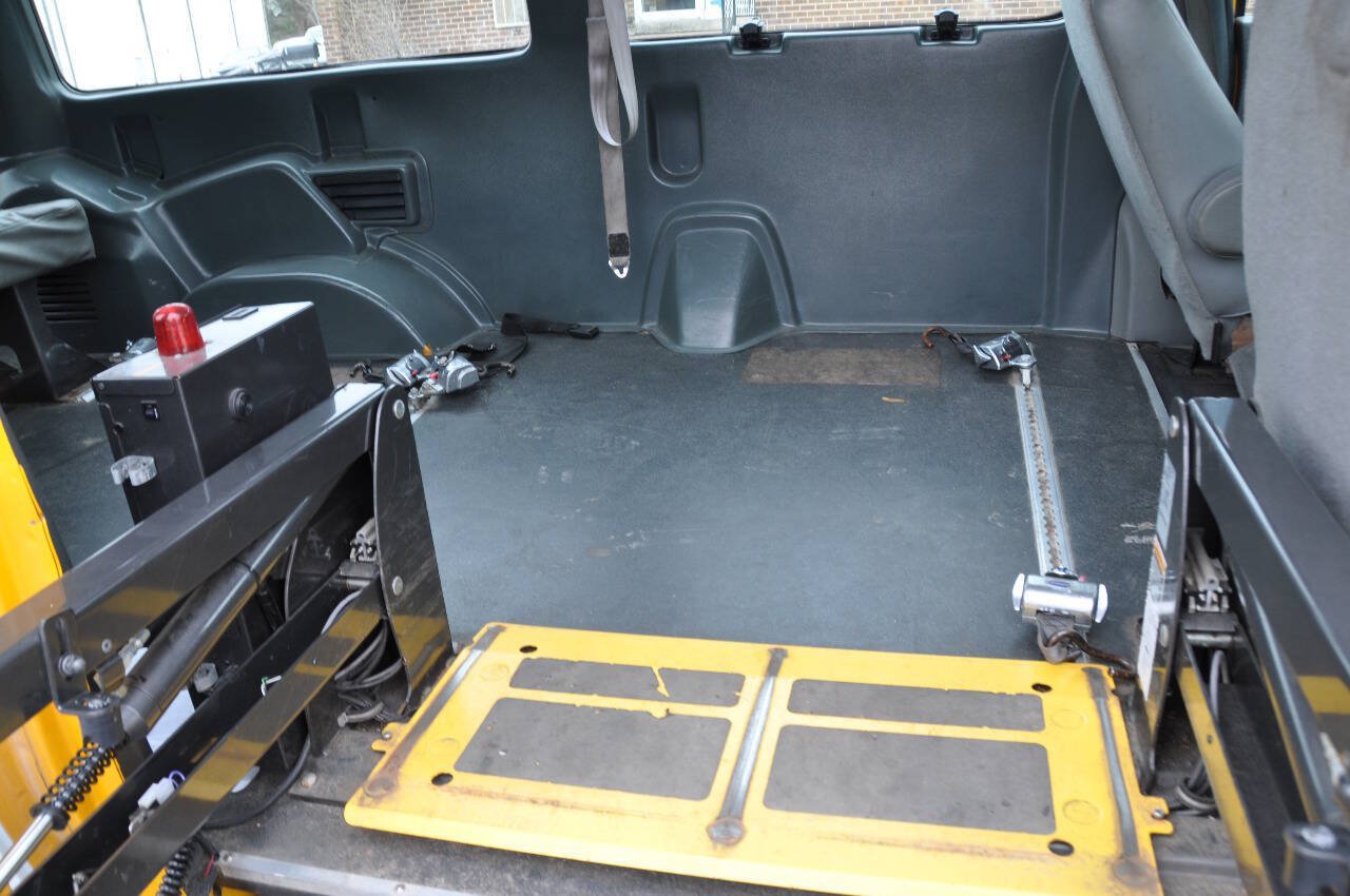 Used 2014 Ford E-250 and Econoline 250 Extended w/ Power Group RWD image 27
