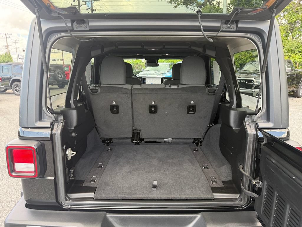 Used 2024 Jeep Wrangler Unlimited Sport AWD/4WD image 17