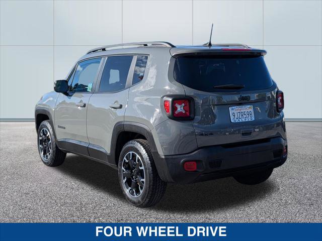 Used 2023 Jeep Renegade Latitude AWD/4WD image 3
