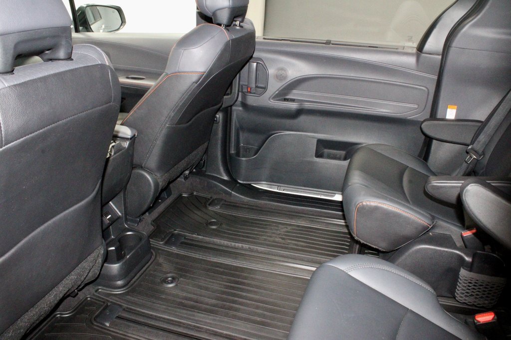 Used 2022 Toyota Sienna XSE image 23